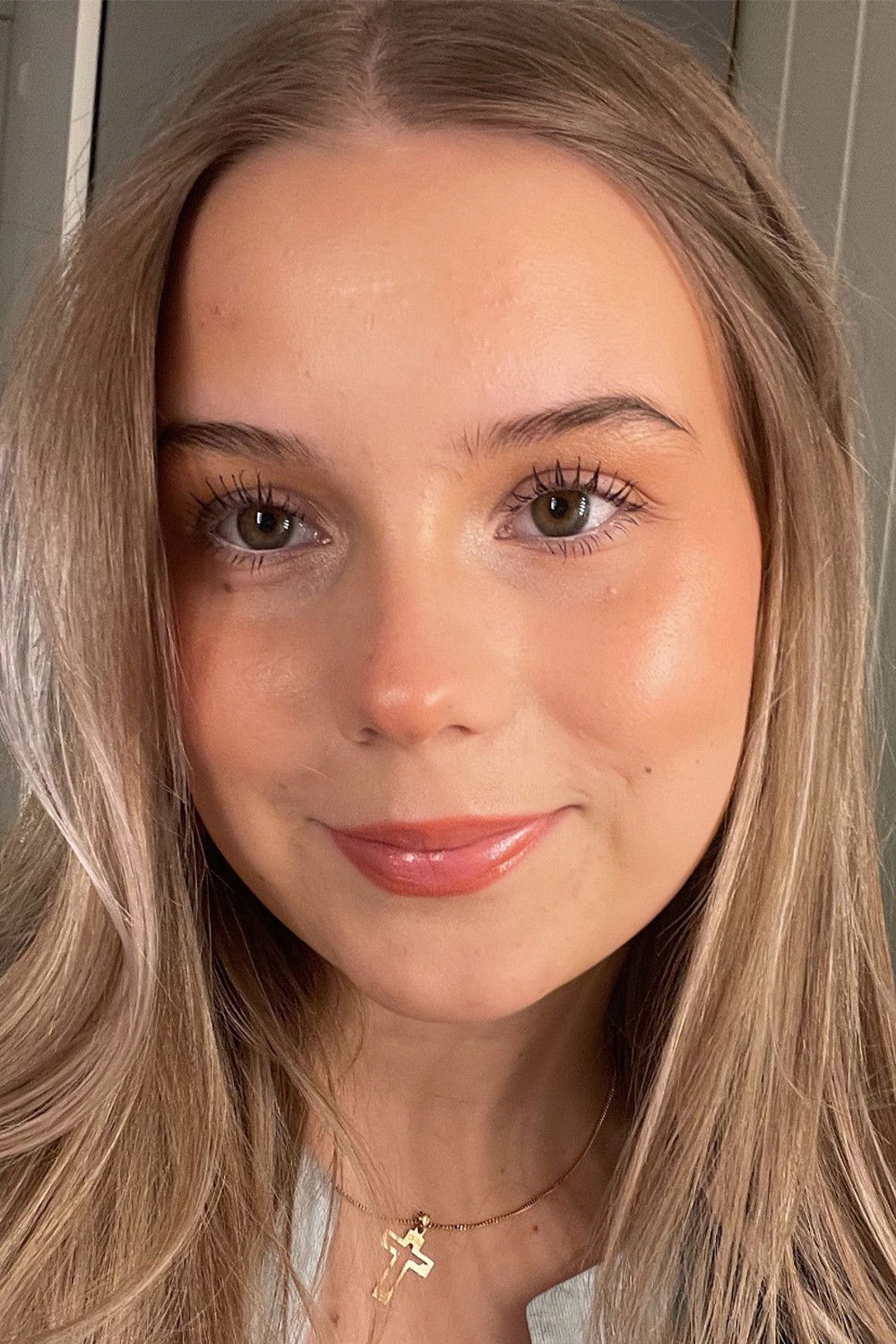 Sara Sofia Mienna backdrop