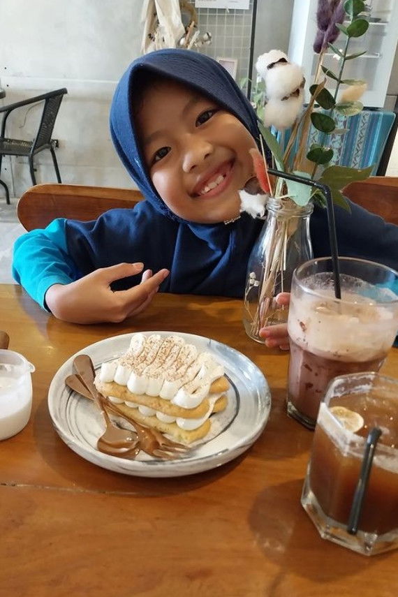 Khayra Fathia Ginanjar backdrop