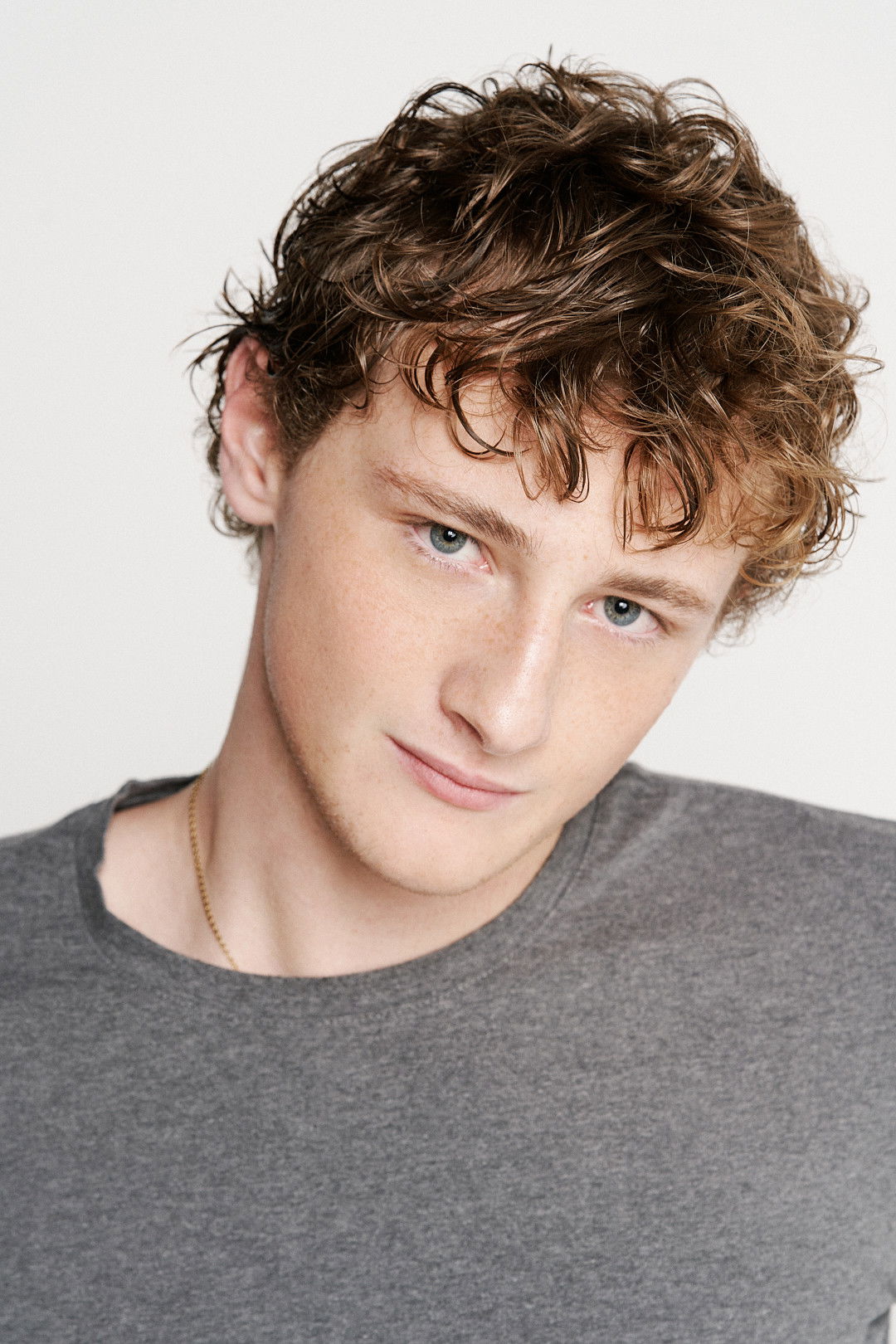 Miguel Fernández backdrop