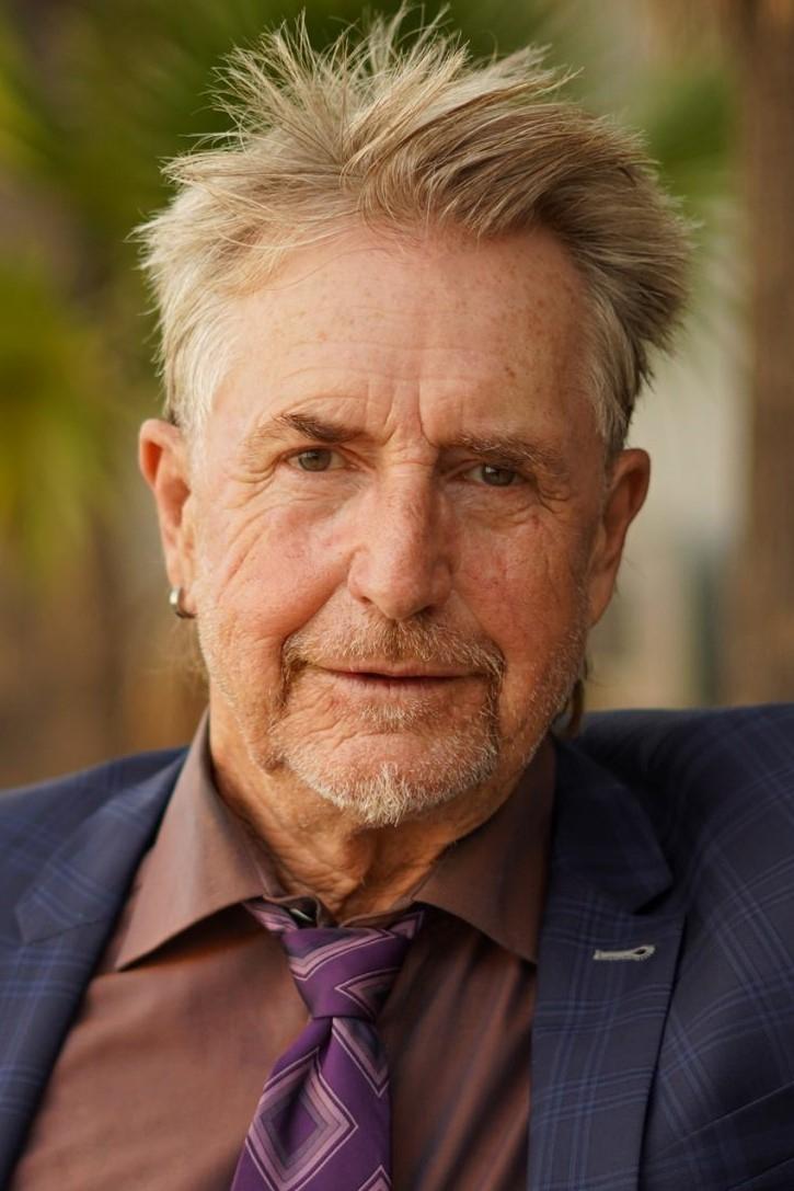 Martin Semmelrogge backdrop