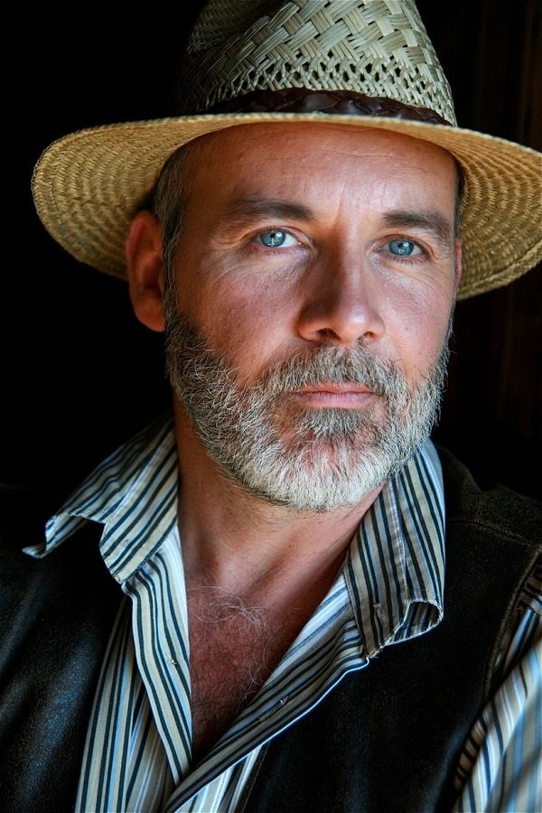 Reinhard Forcher backdrop