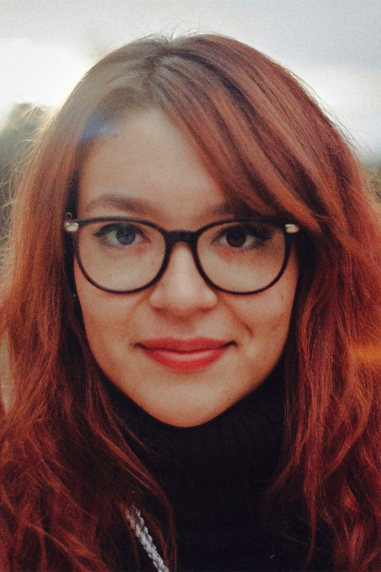 Saraí Cárdenas backdrop