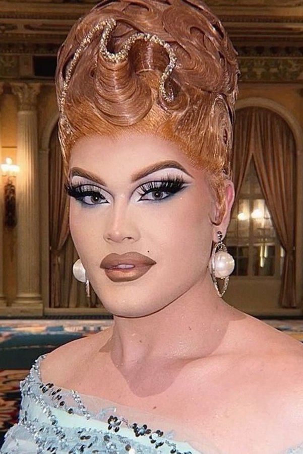 Chanel O'Conor backdrop