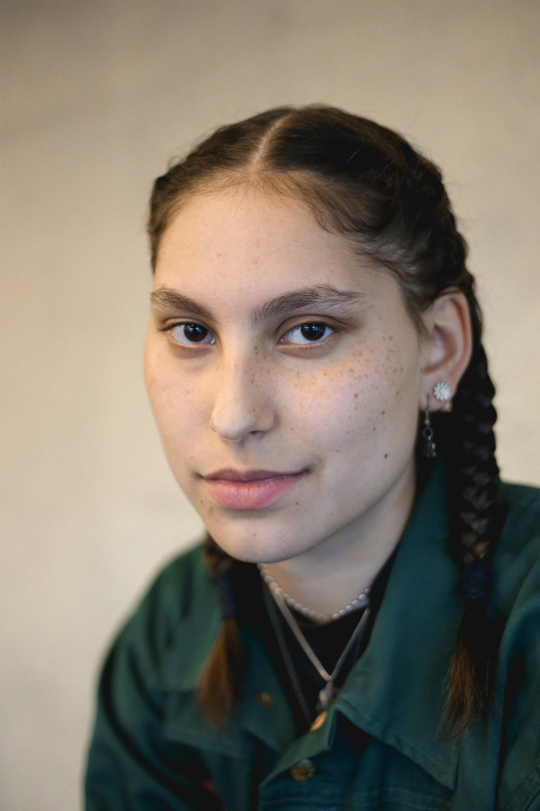 Lilith Föhn backdrop