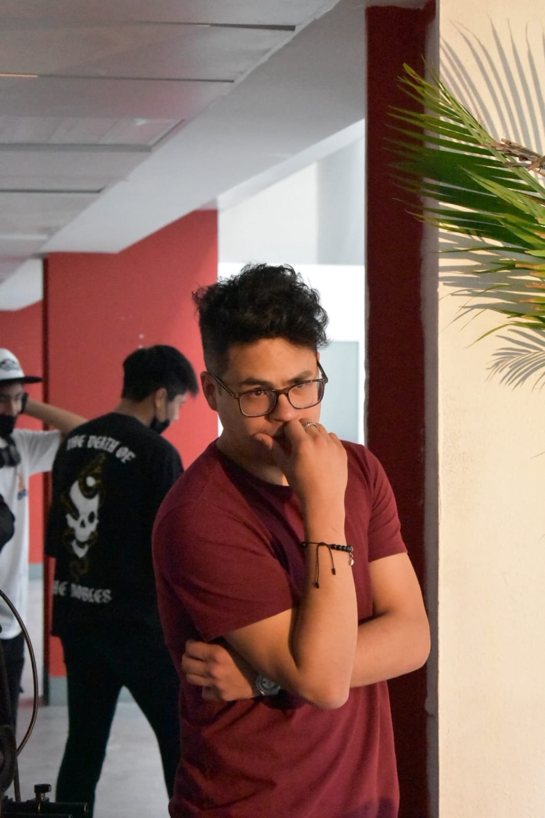 Alejandro Gómora backdrop