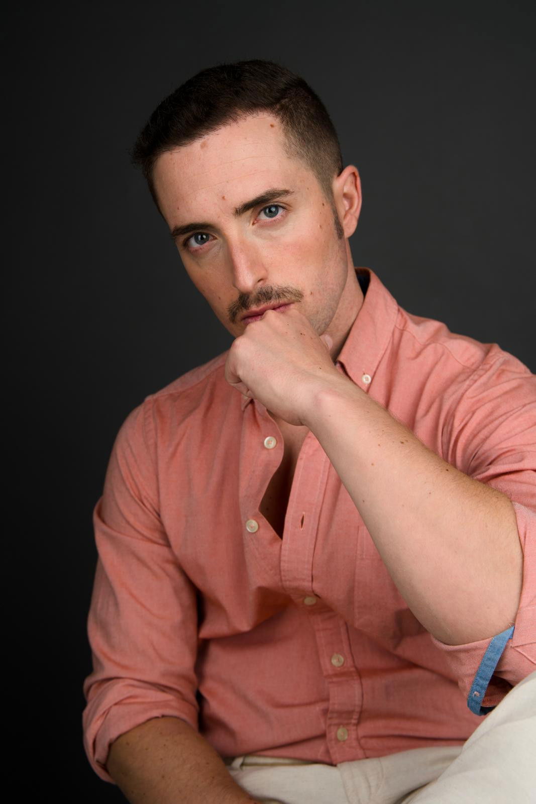 Rafael León backdrop