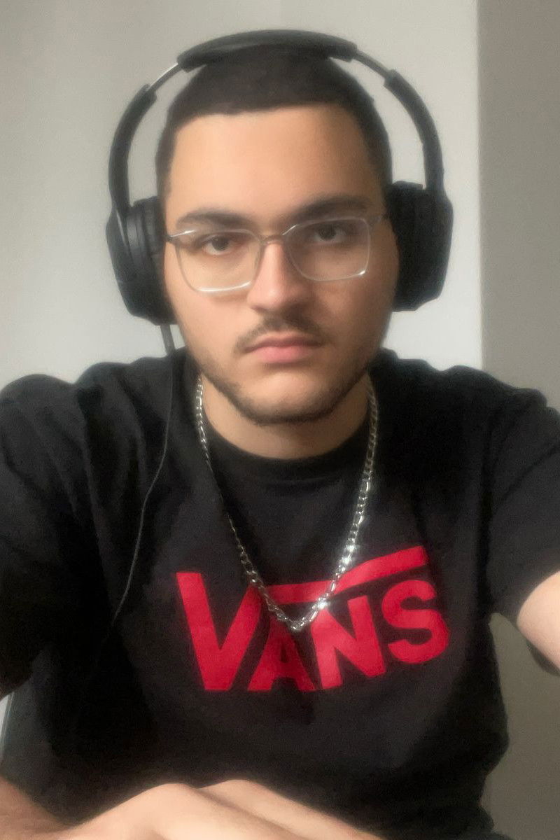 Bruno Lucchesi Roldão backdrop