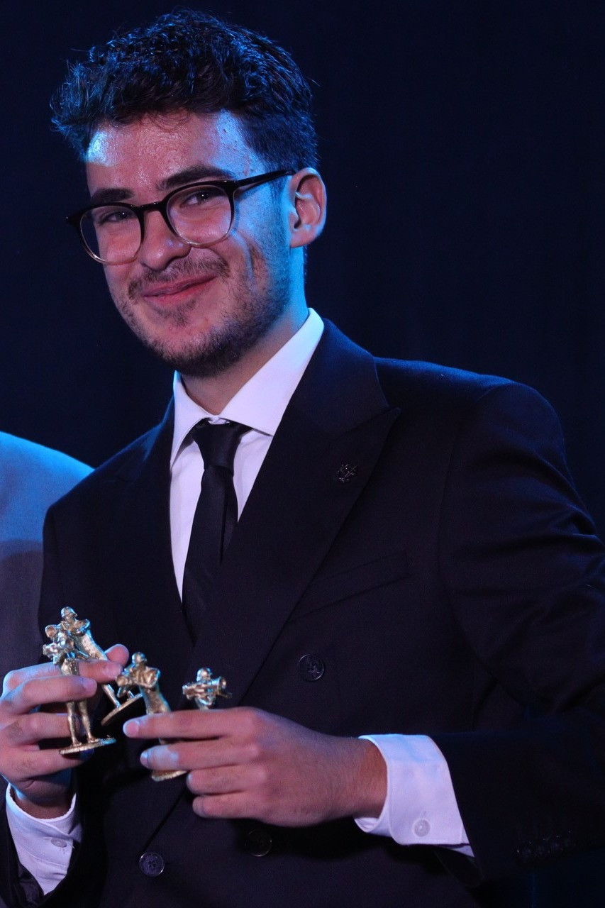 Iván Sánchez backdrop