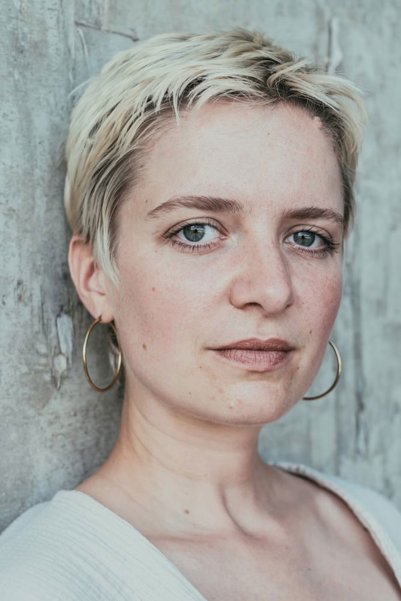 Lena Entezami backdrop