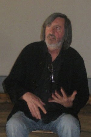 Vivi Drăgan Vasile backdrop