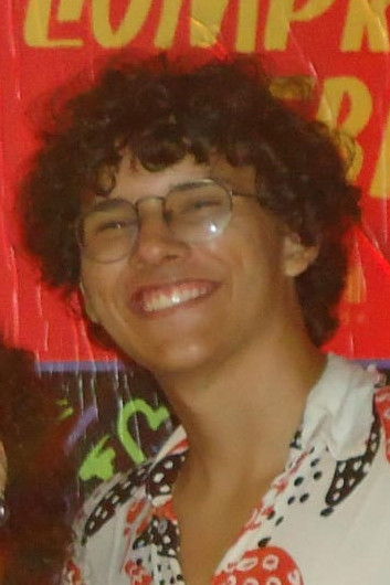 Vinícius Saraiva backdrop