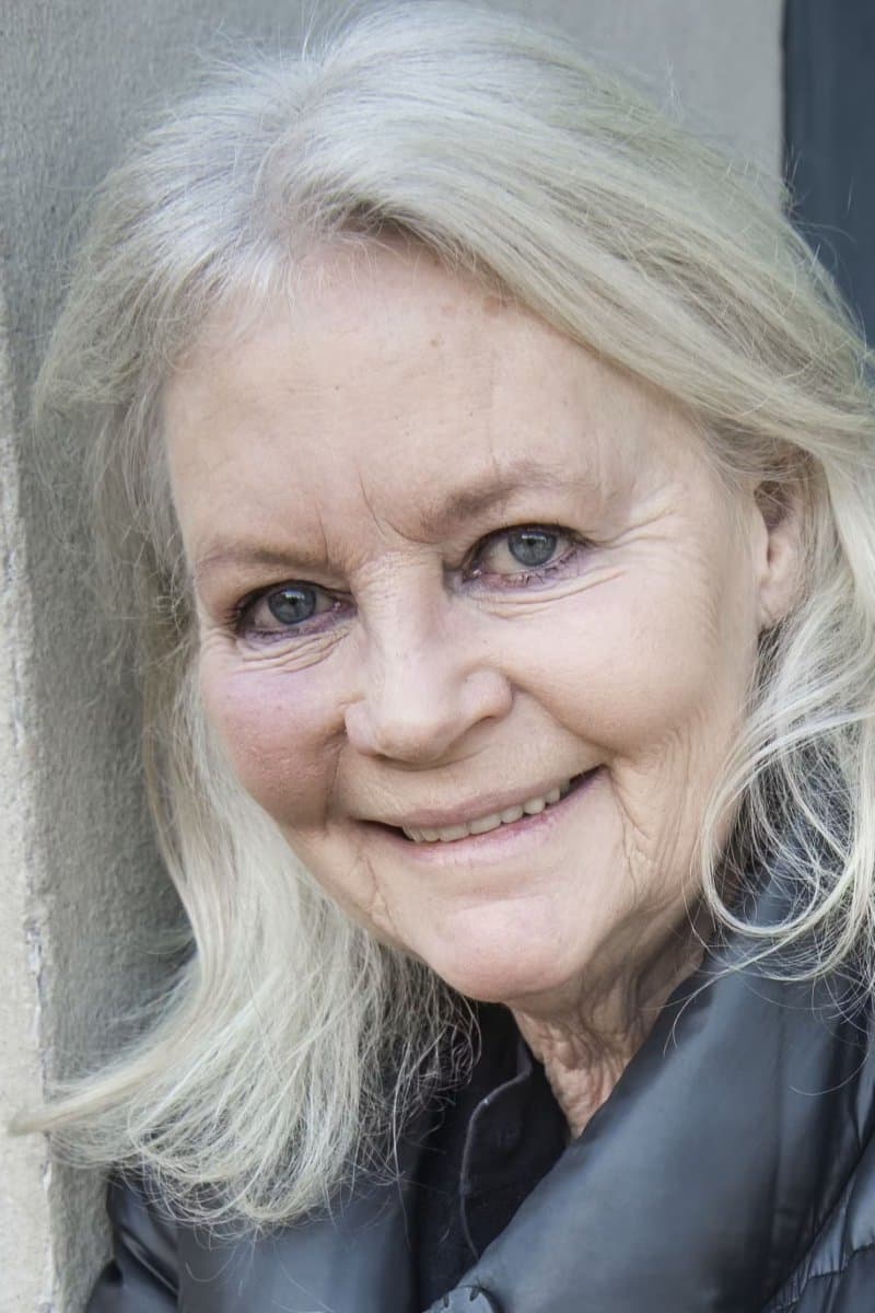 Sisse Reingaard backdrop