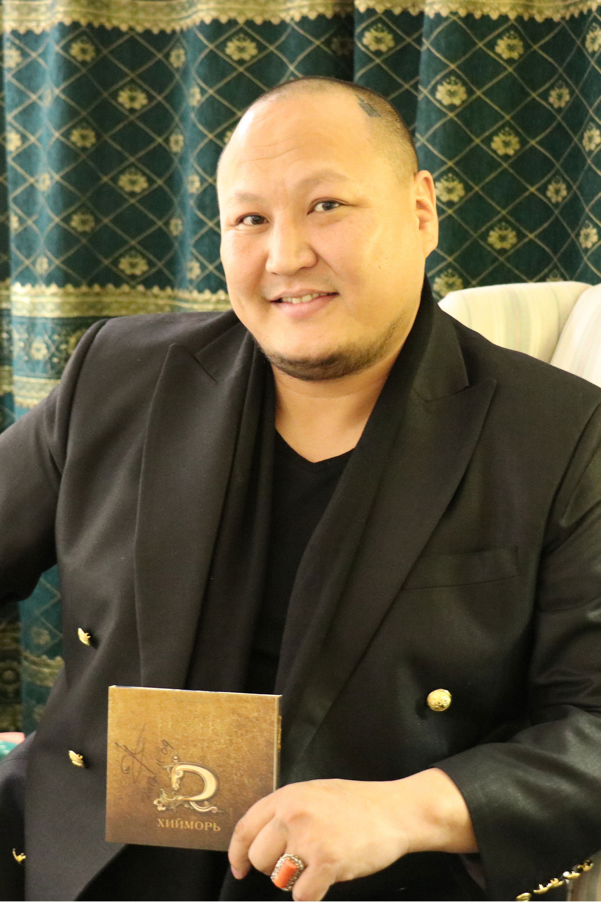 Delgermurun Tovuukhorloo backdrop