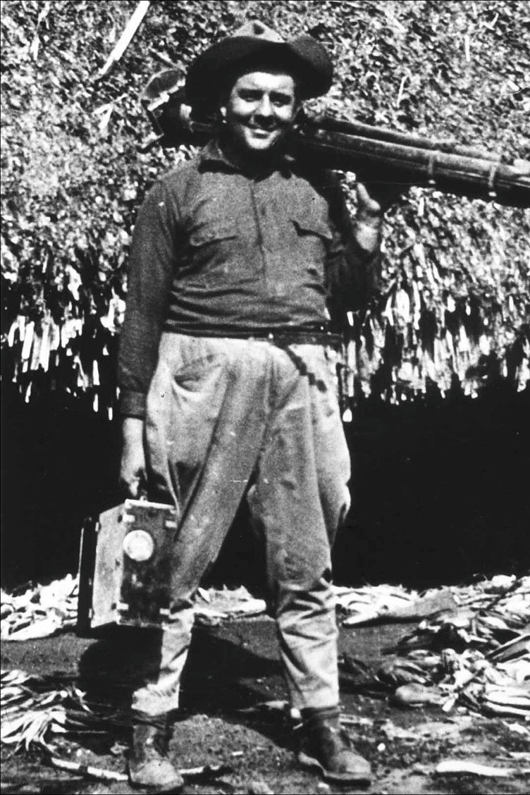 Edgar J. Anzola backdrop