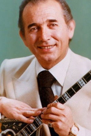 Giannis Karabesinis backdrop