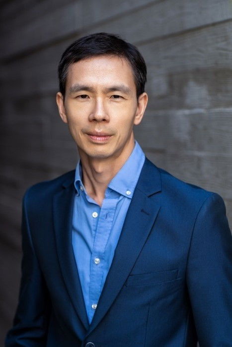 Steven O'Ty backdrop