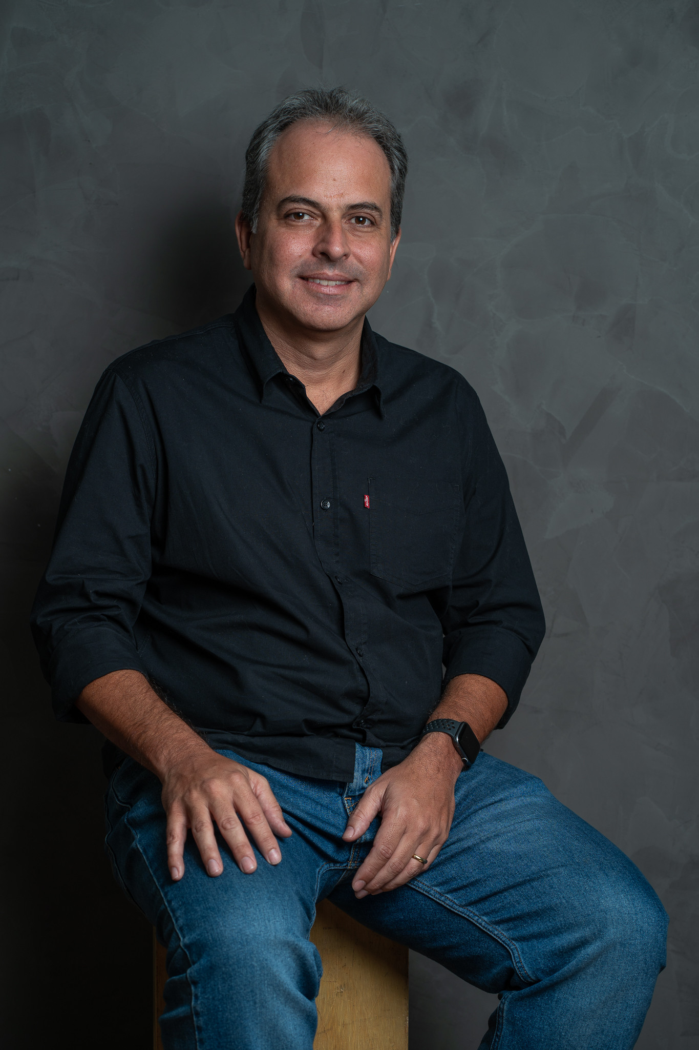 Clovis Travassos backdrop