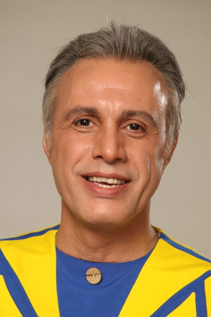 Ali Forootan backdrop