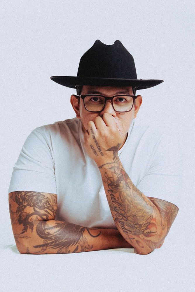 Ariel Badeo backdrop