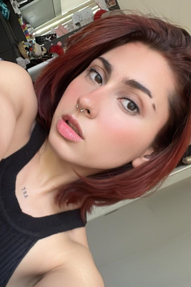 Paola Romero backdrop