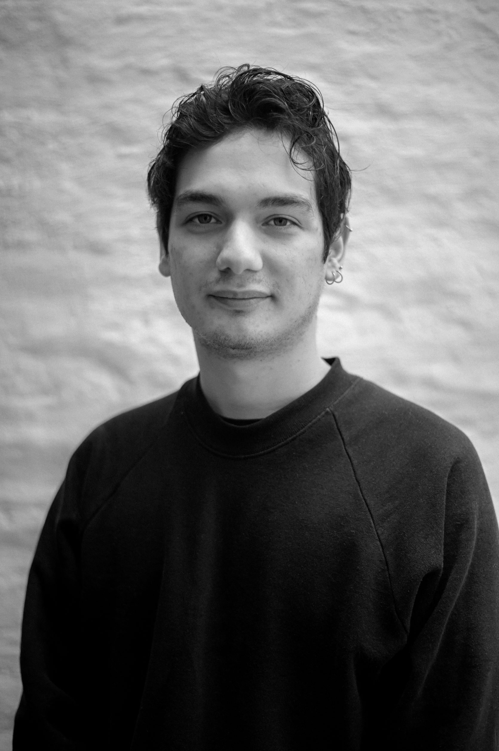 Tomas Caniulao Devaud backdrop