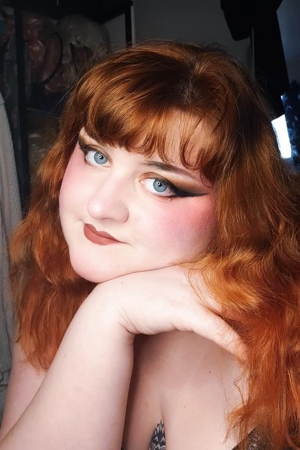 Flodd Leleu backdrop