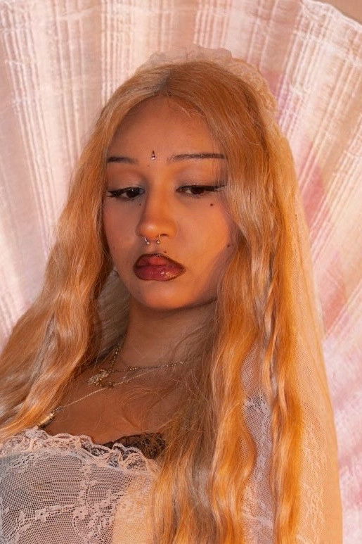 Ophélie Hervé backdrop