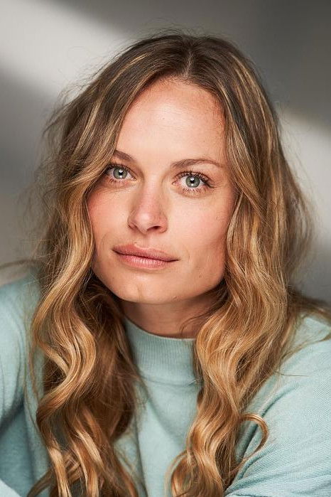 Sara Déziel backdrop