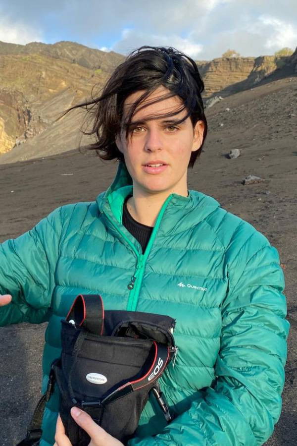 Isabel Medeiros backdrop