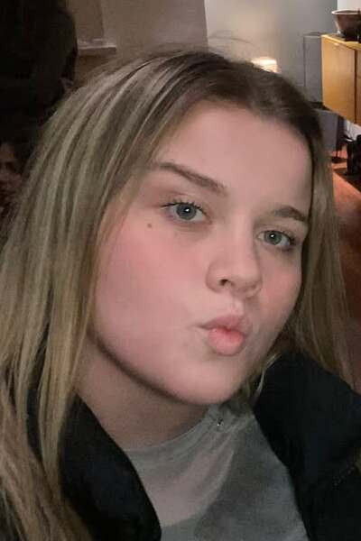 Stela Korman backdrop