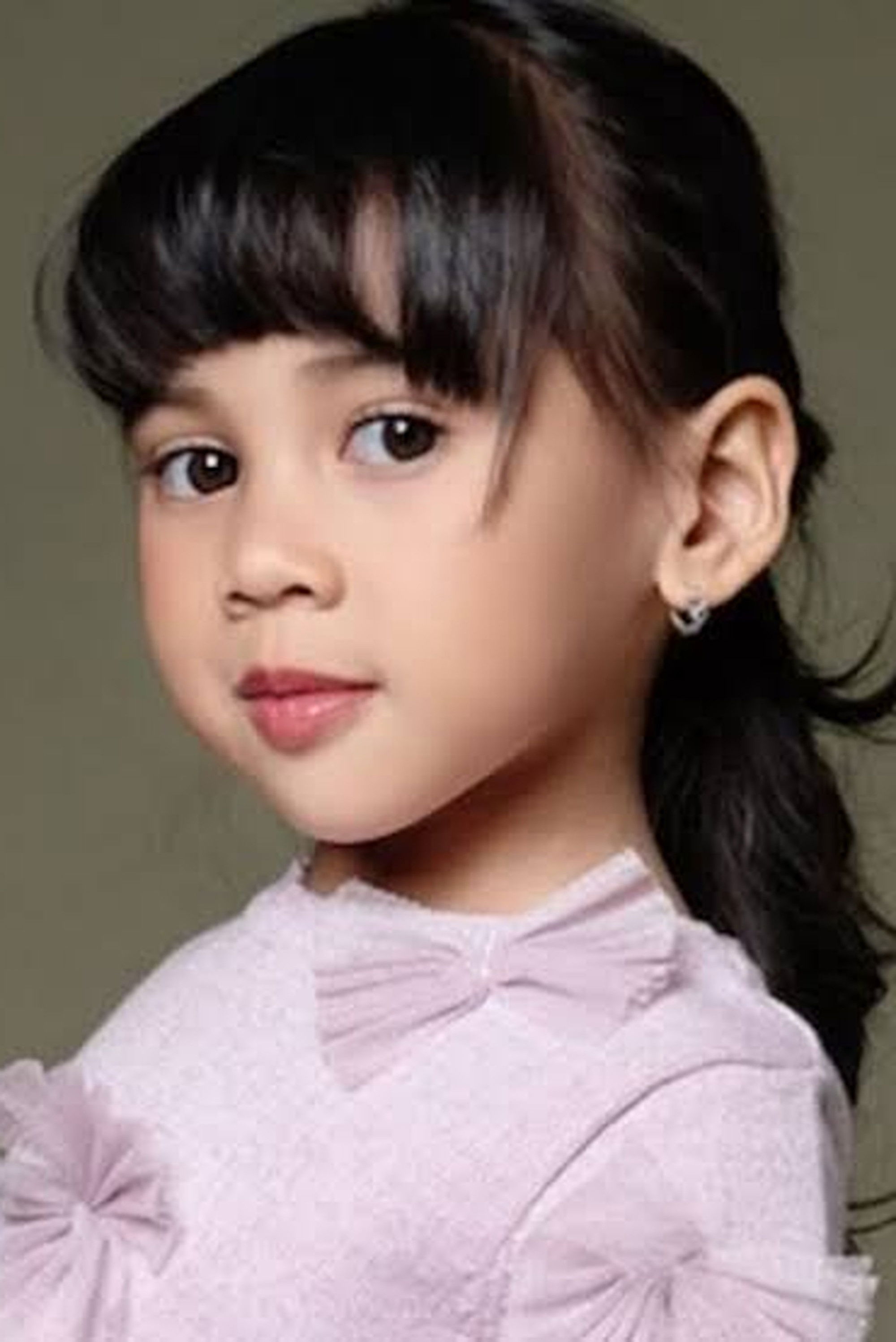 Freya Mikhayla backdrop