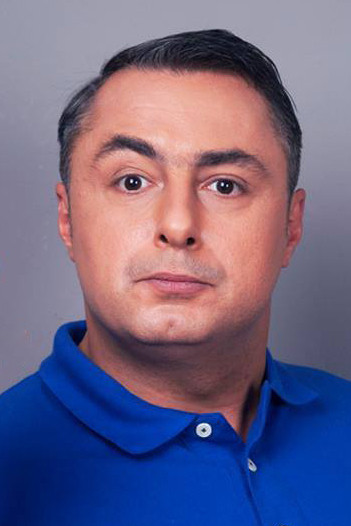 Δημήτρης Παπανικολάου backdrop