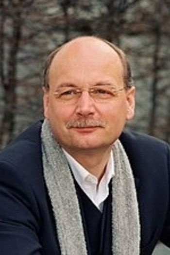 Tomás Grim backdrop