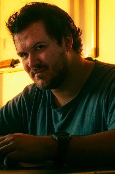 Maximiliano Bustamante backdrop