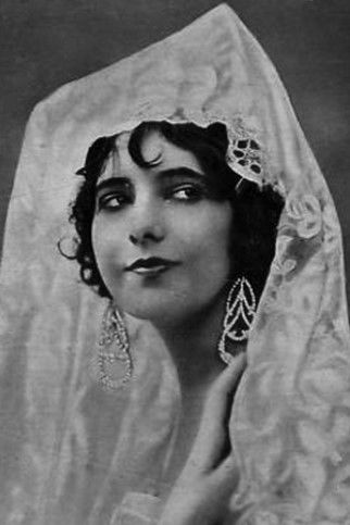 Manuela Del Rio backdrop