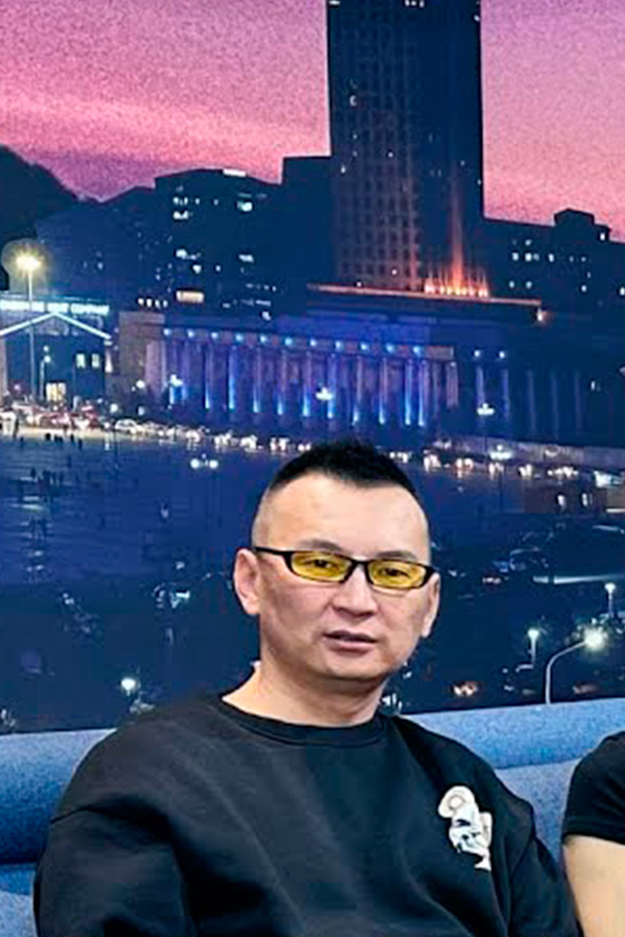 Batkhuu Enkhtaivan backdrop