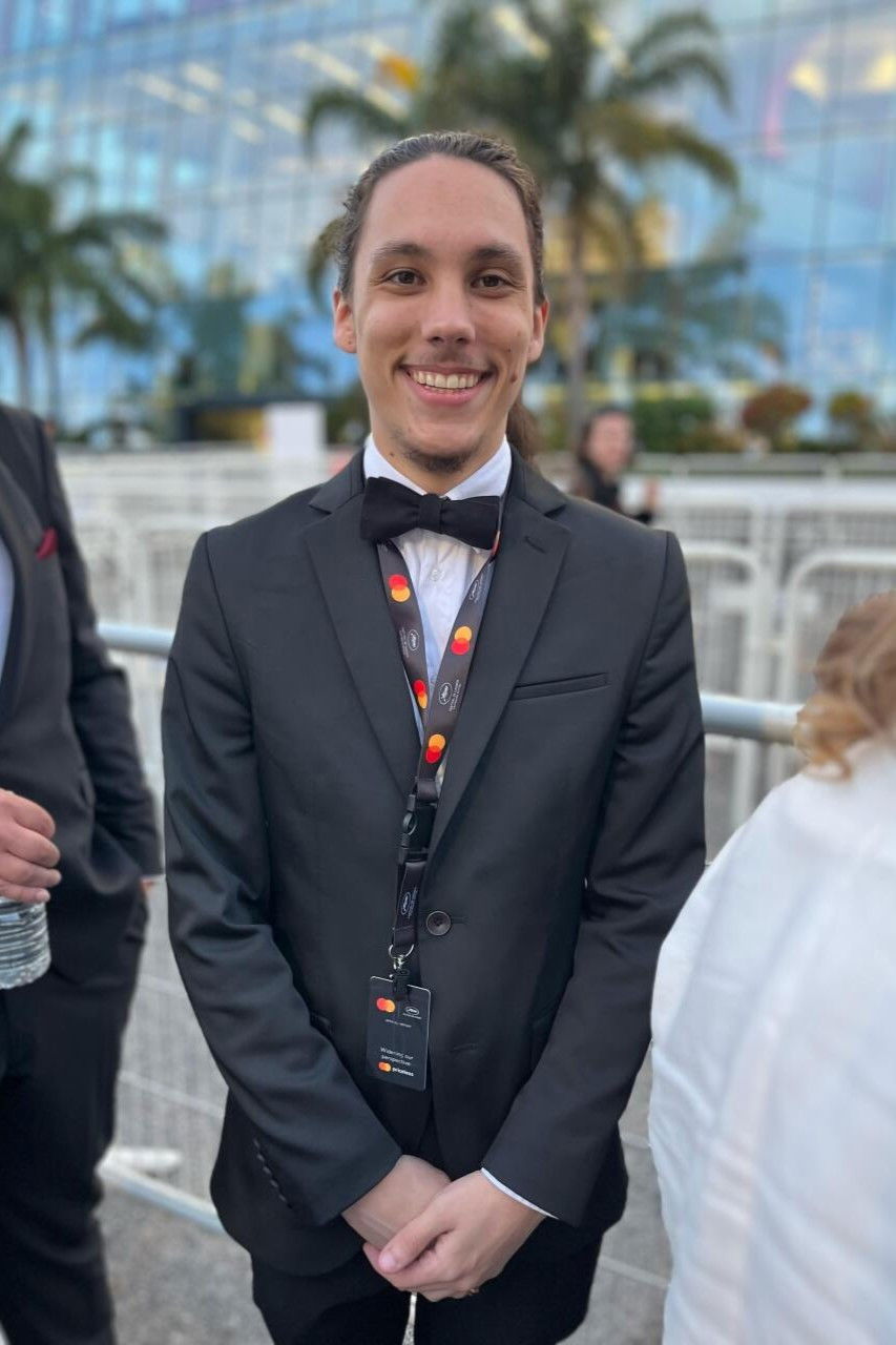 Jules Saint-Raymond backdrop