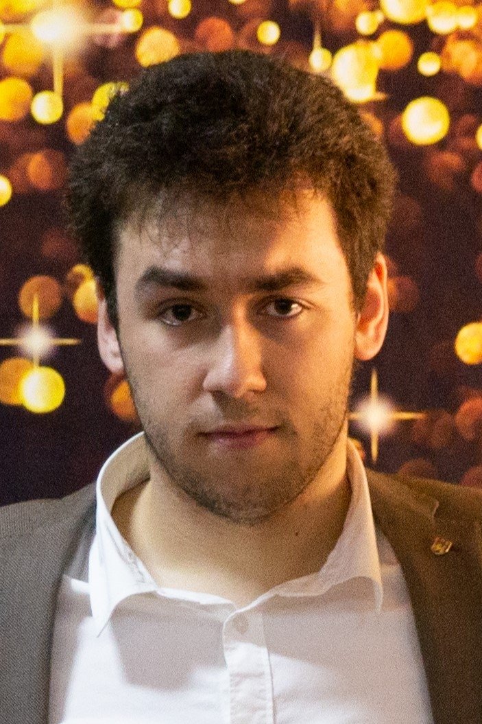 Guilherme Gomes backdrop