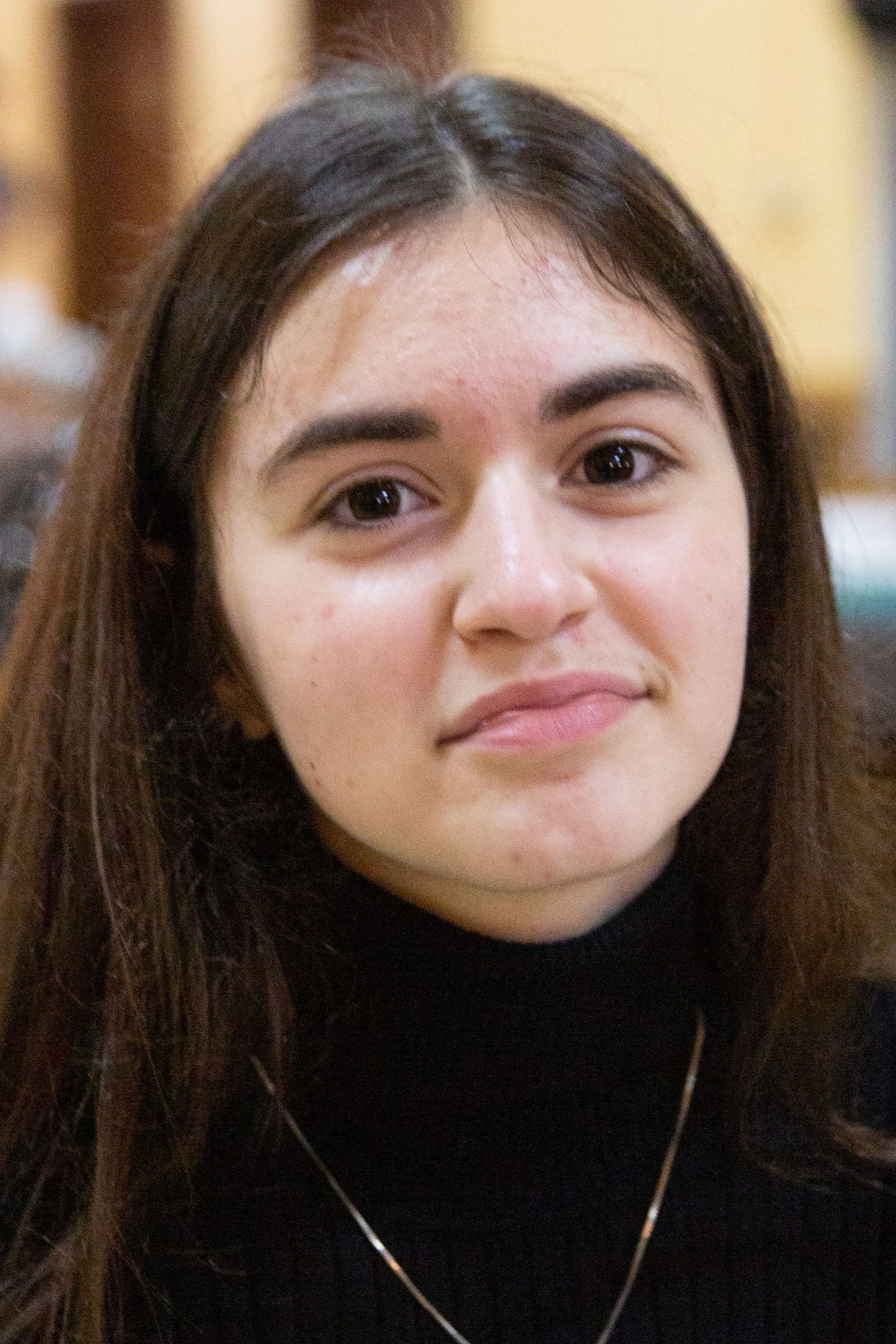 Carolina Gomes backdrop