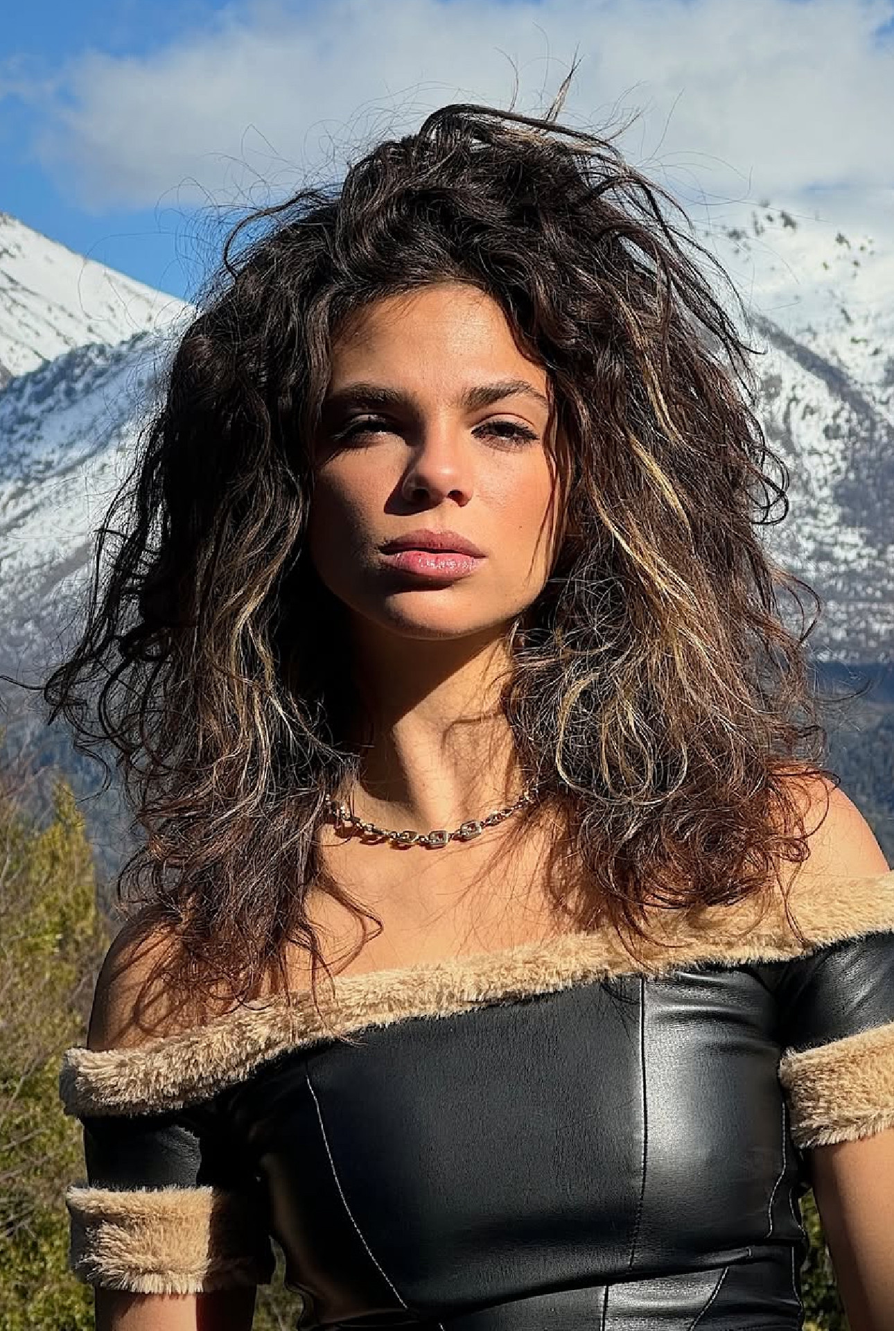 Melanie Almuina backdrop