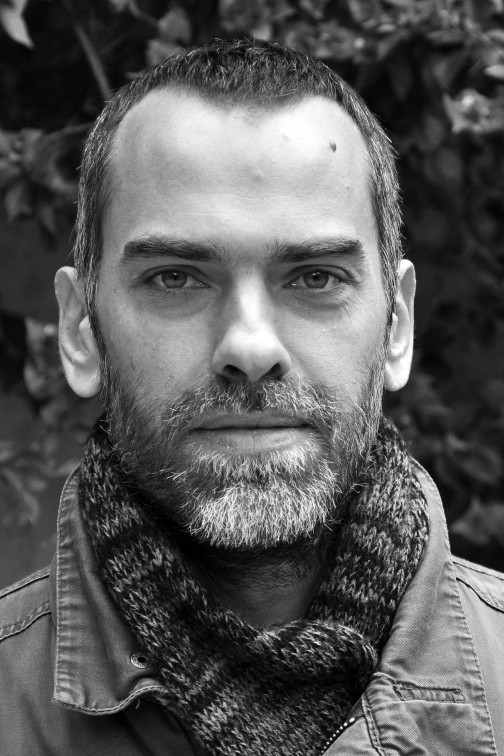 Κώστας Παπακωνσταντίνου backdrop