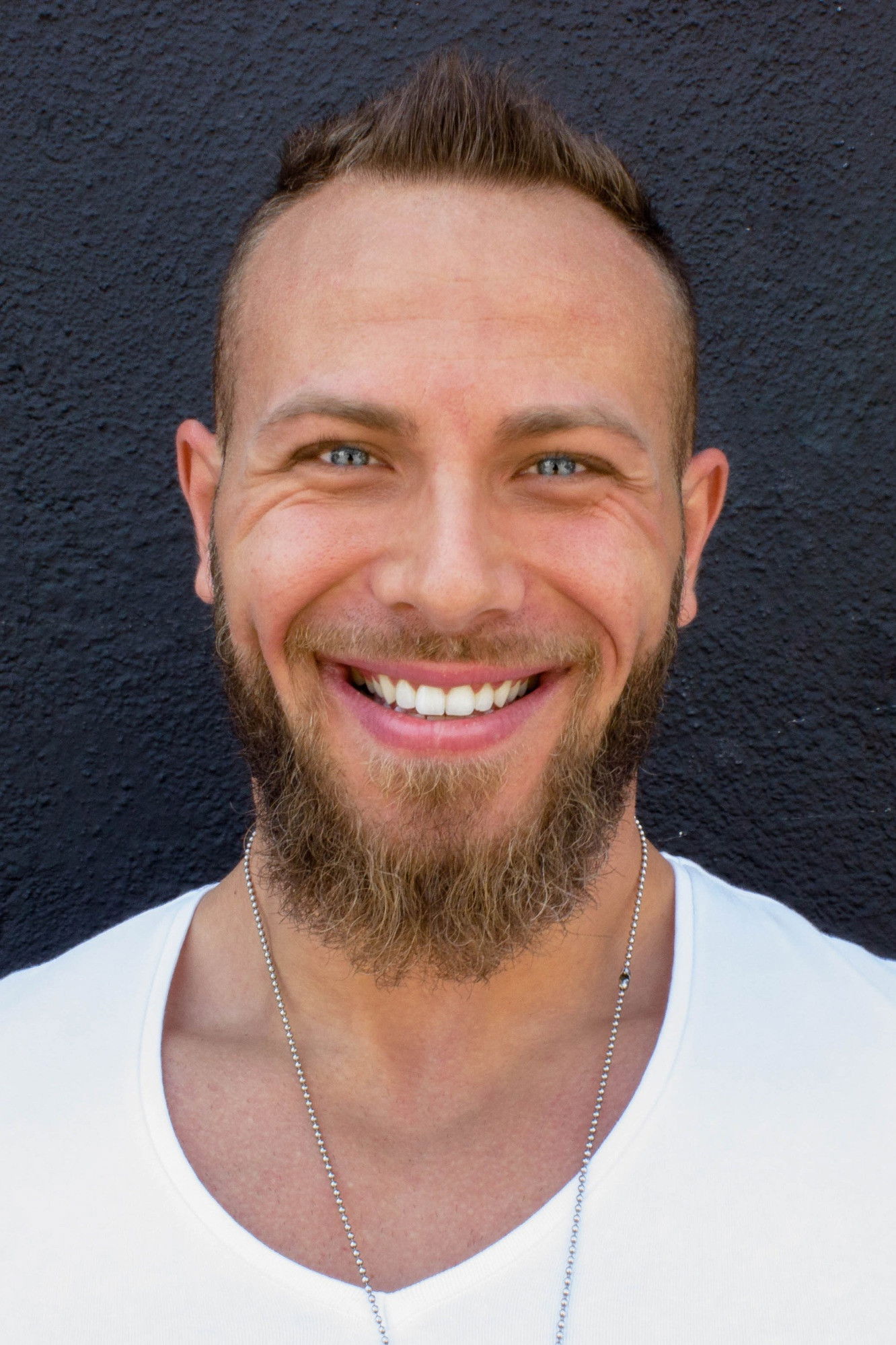 Stoyan Yanakiev backdrop