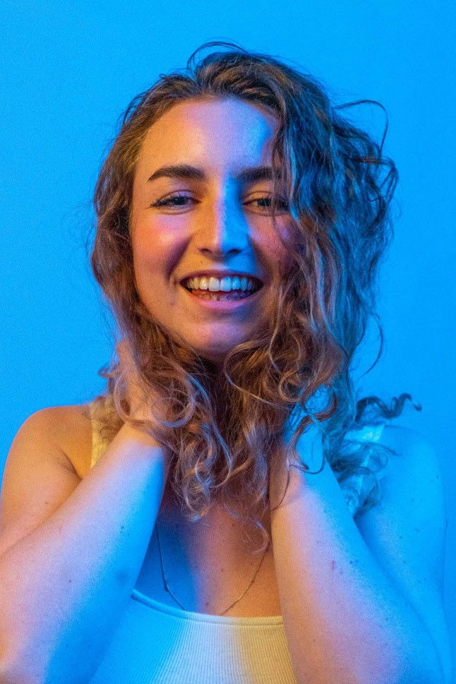 Haley Baldwin backdrop