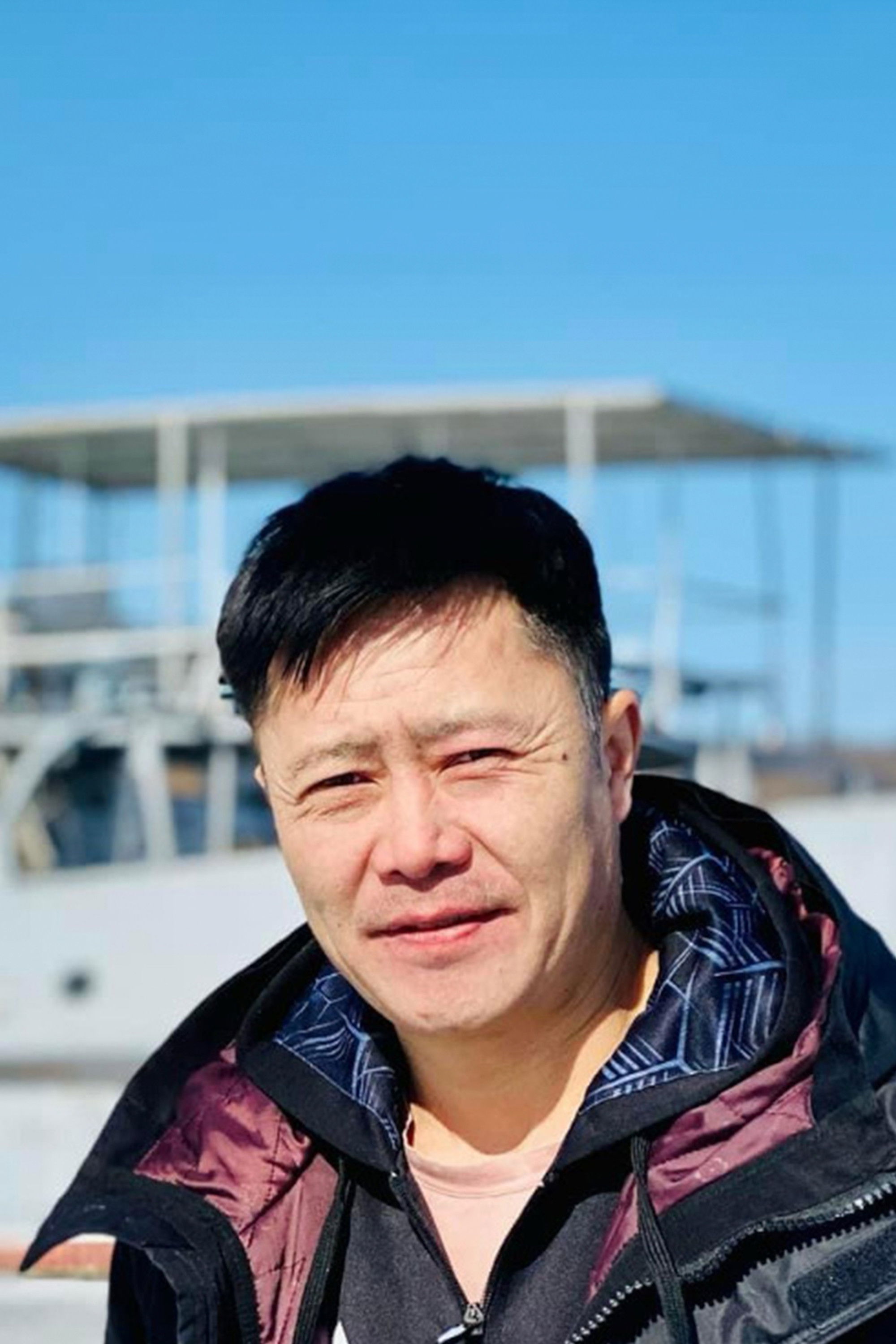 Tuvshintur Dovdon backdrop