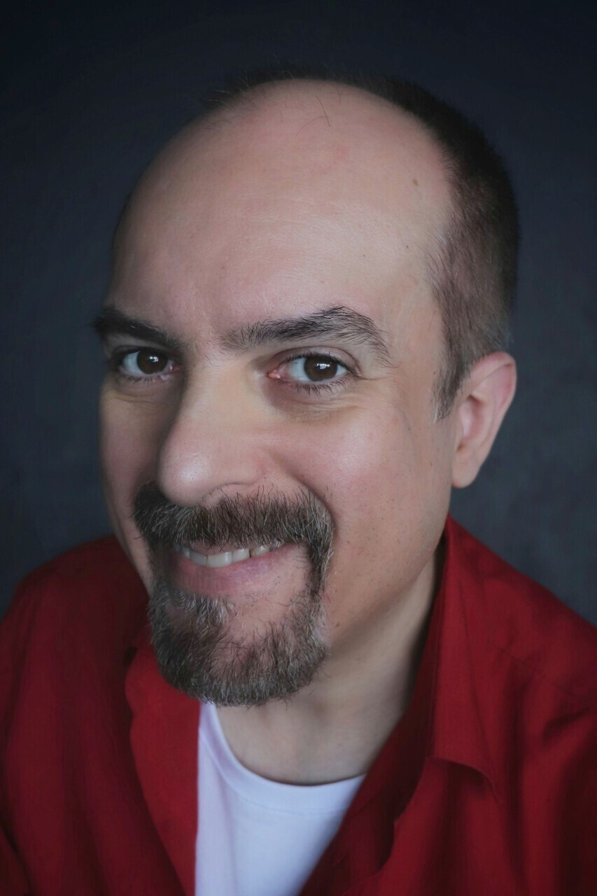 Roberto Lopes backdrop