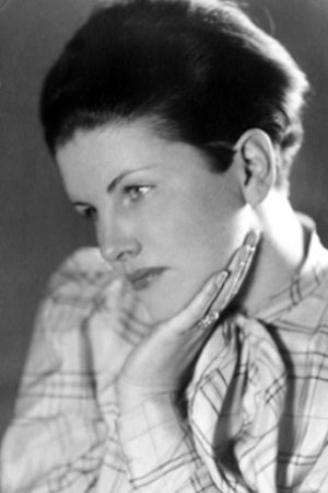 Elise Aulinger backdrop