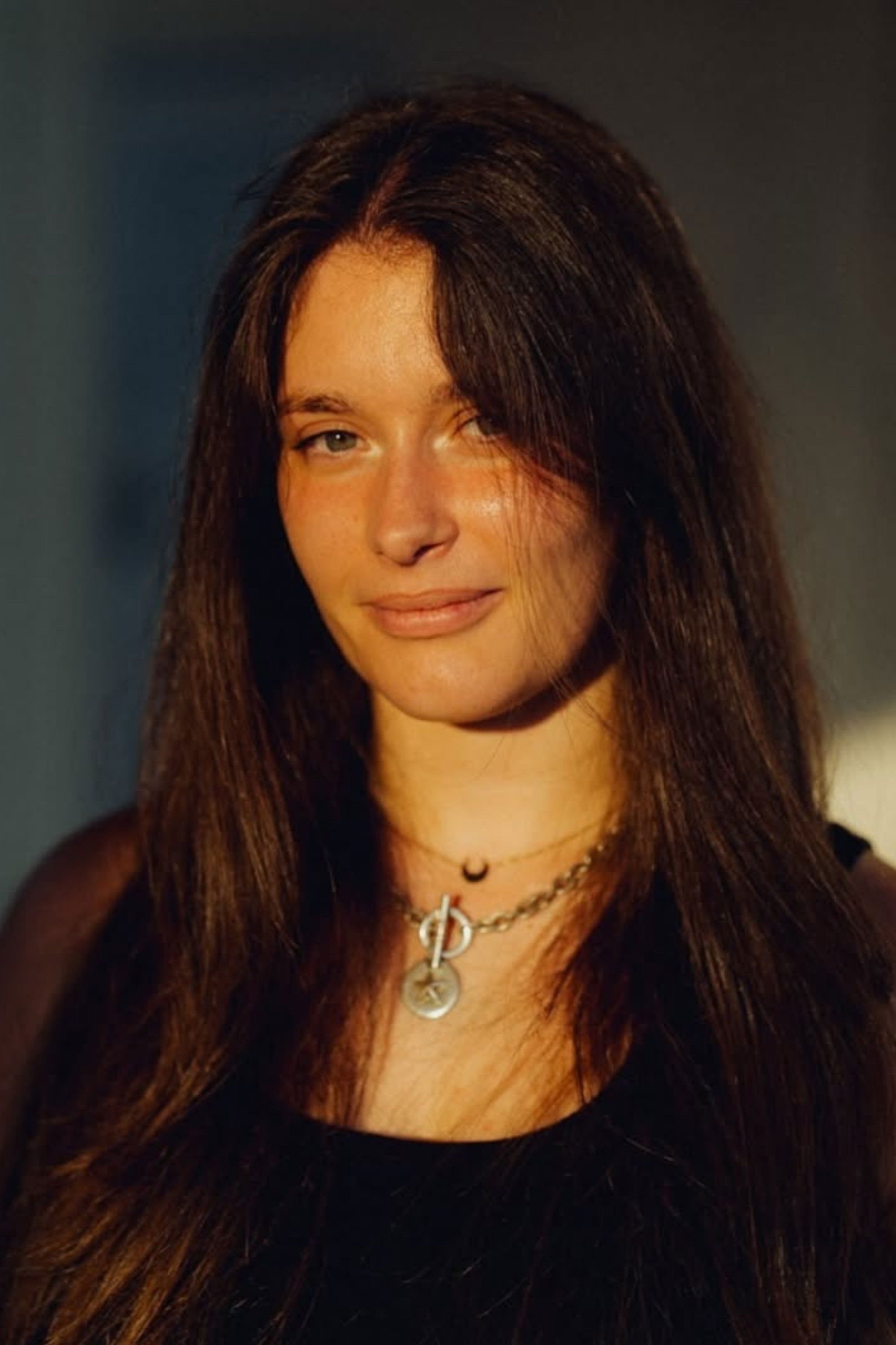 Louna Riera backdrop