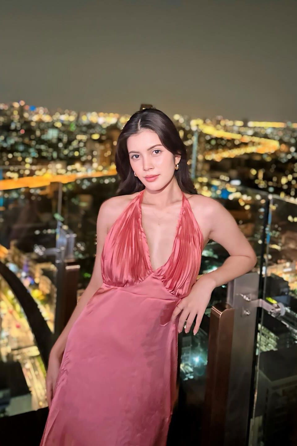 Tarin Kaeomanee backdrop