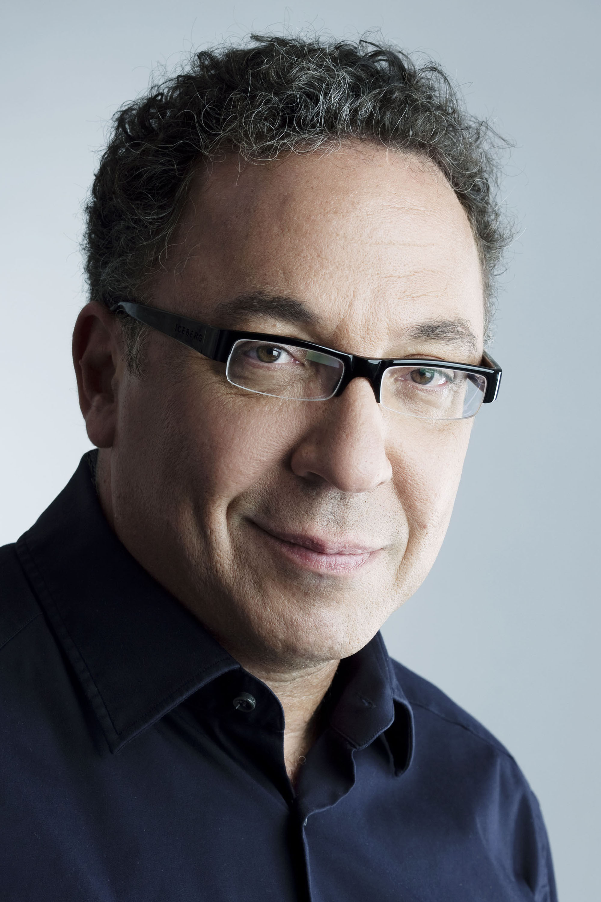 Srđan Šaper backdrop