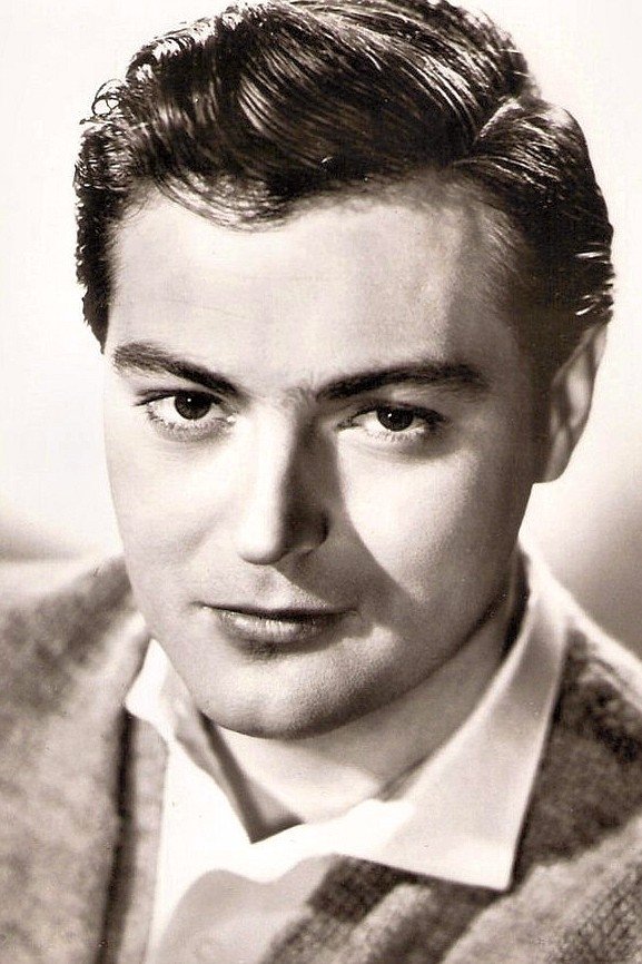 Siegfried Breuer Jr. backdrop